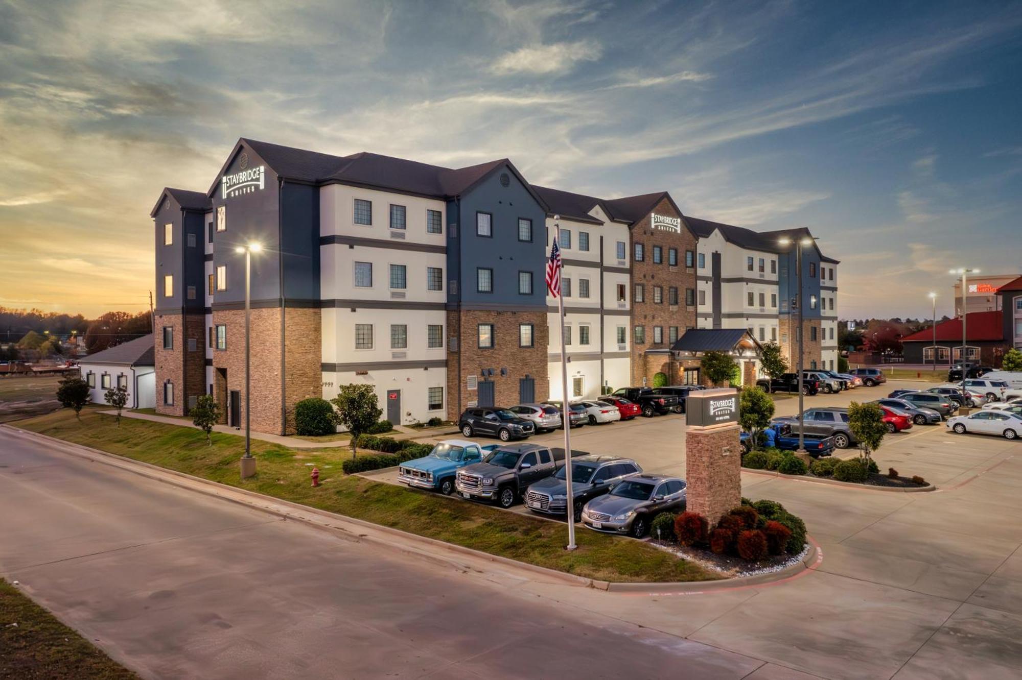 Where to Stay in Texas: 4 Best Staybridge Suites Hotels