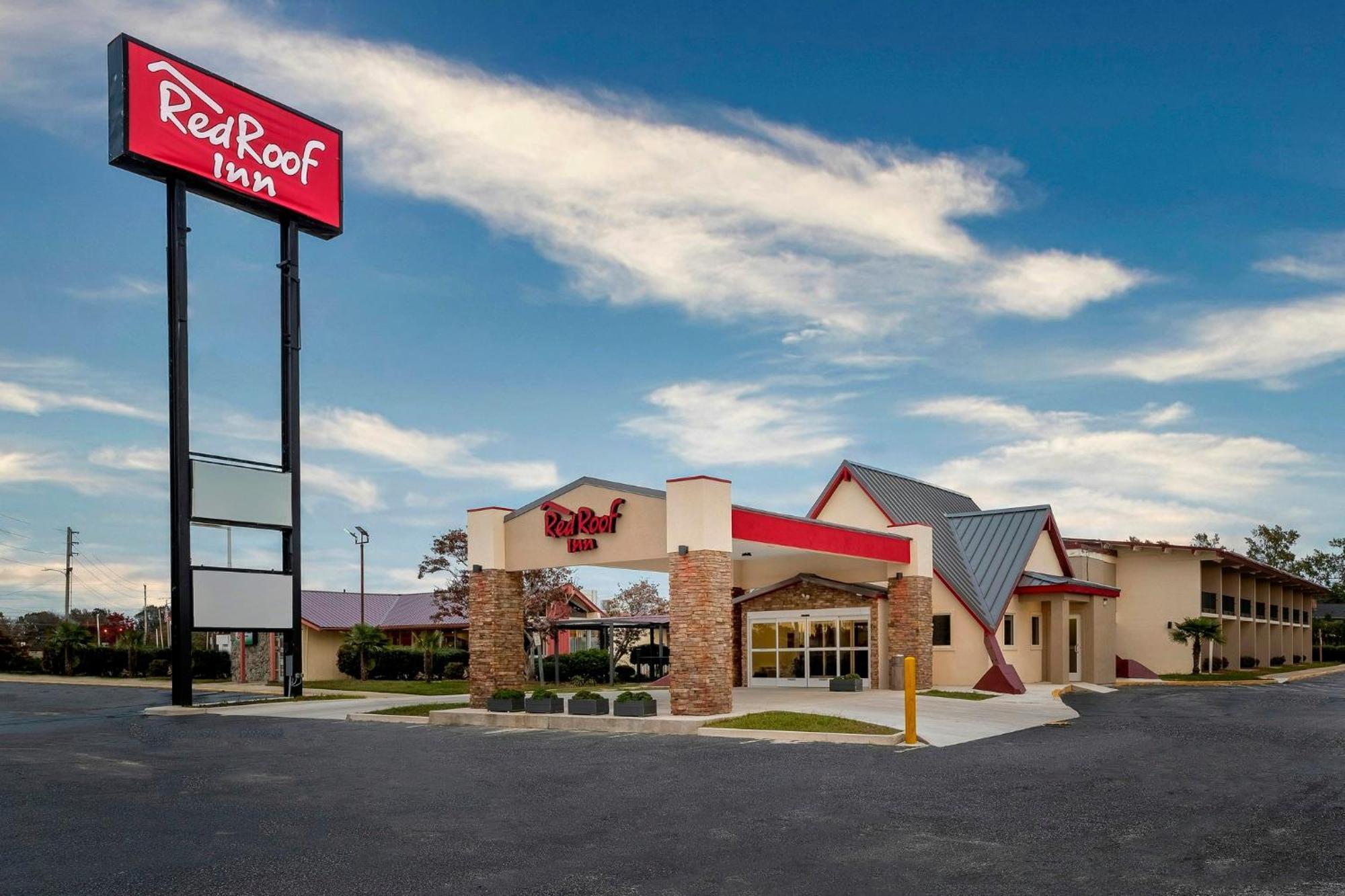 Where to Stay in the South: 15 Best Red Roof Inn Hotels