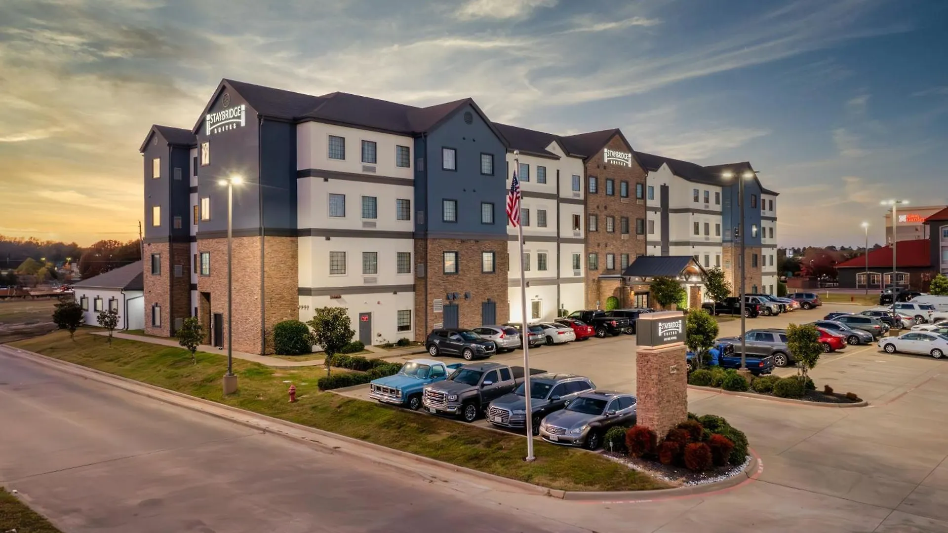 Where to Stay in Texas: 4 Best Staybridge Suites Hotels