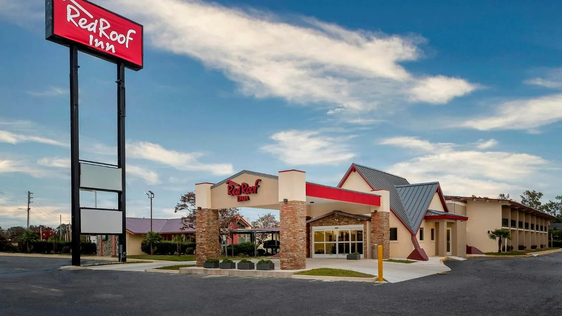 Where to Stay in the South: 15 Best Red Roof Inn Hotels